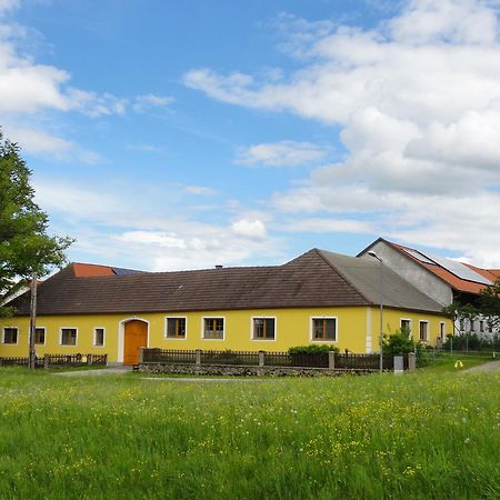 Biohof Weissensteiner Apartment Ullrichs ภายนอก รูปภาพ