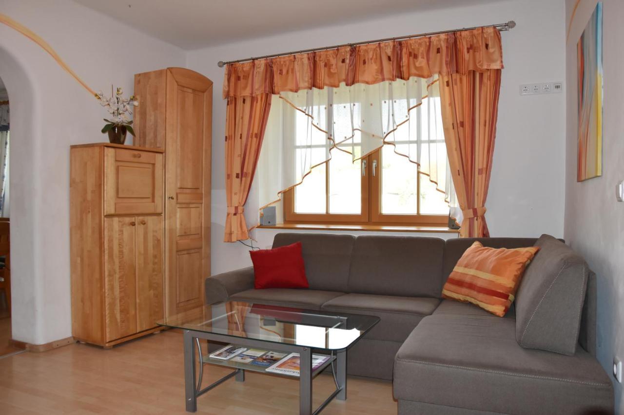 Biohof Weissensteiner Apartment Ullrichs ภายนอก รูปภาพ