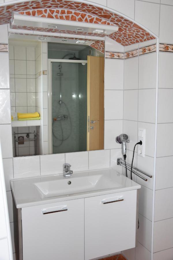 Biohof Weissensteiner Apartment Ullrichs ภายนอก รูปภาพ