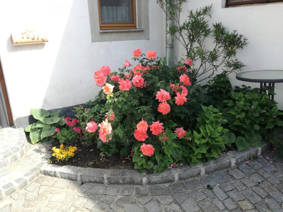 Biohof Weissensteiner Apartment Ullrichs ภายนอก รูปภาพ