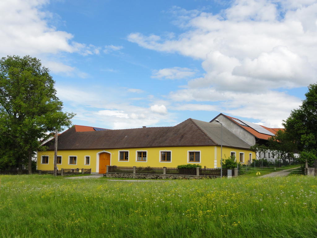 Biohof Weissensteiner Apartment Ullrichs ภายนอก รูปภาพ